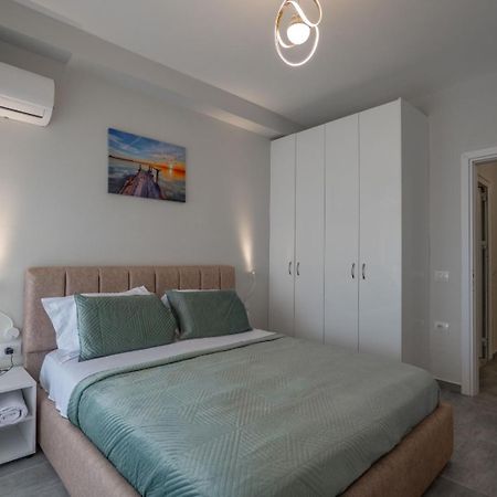 Esel Apartments Sarandë Buitenkant foto