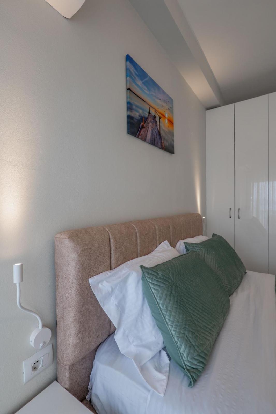 Esel Apartments Sarandë Buitenkant foto