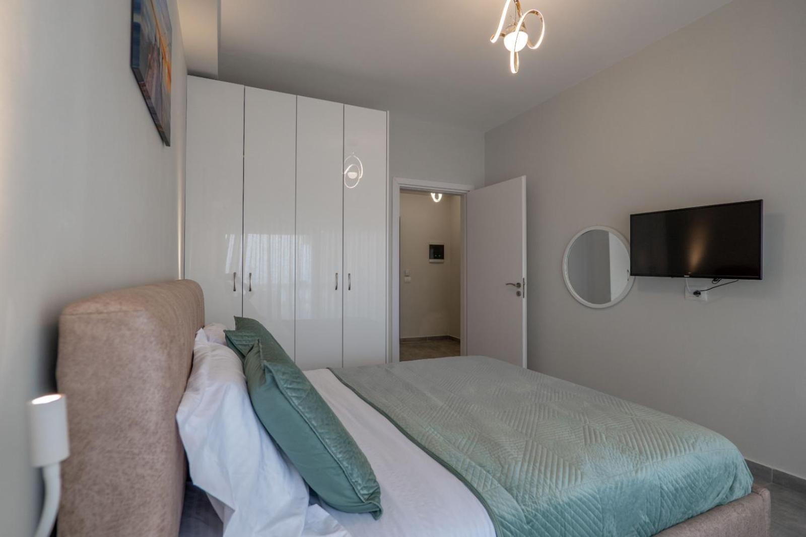 Esel Apartments Sarandë Buitenkant foto