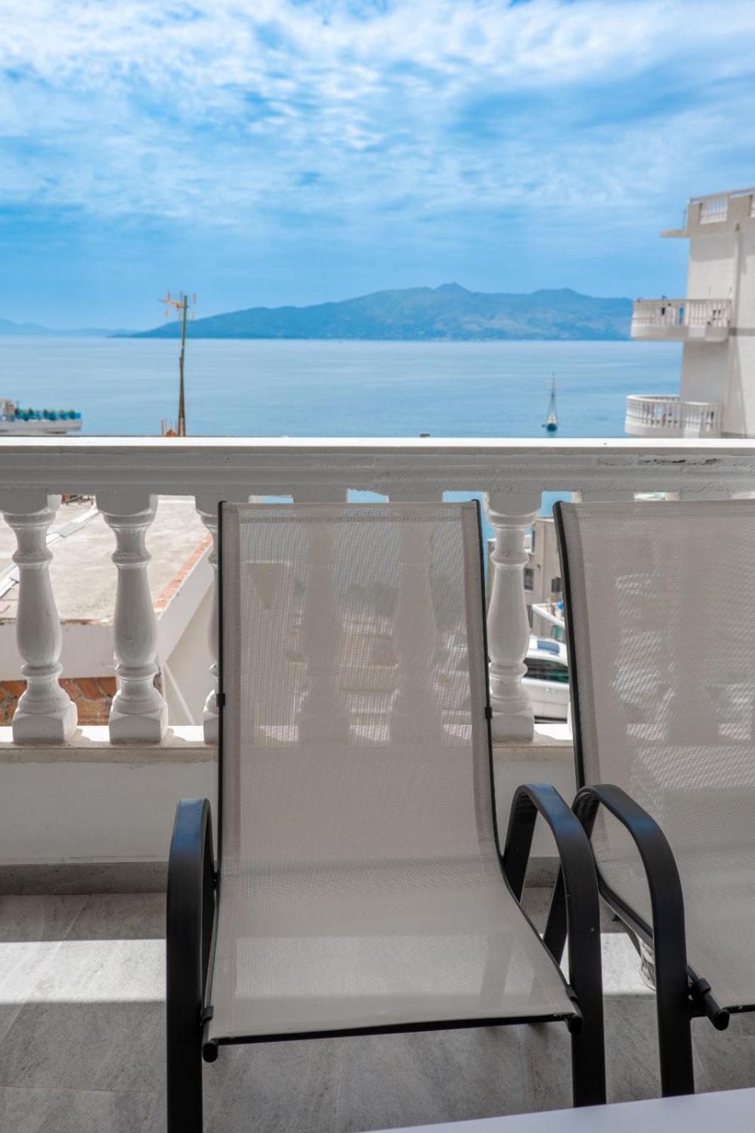 Esel Apartments Sarandë Buitenkant foto