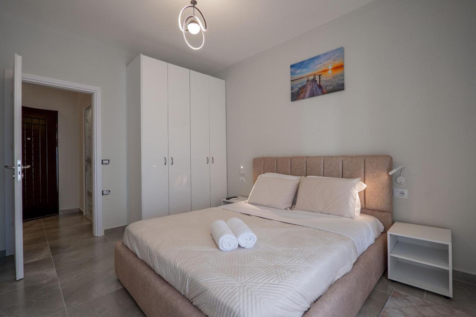 Esel Apartments Sarandë Buitenkant foto