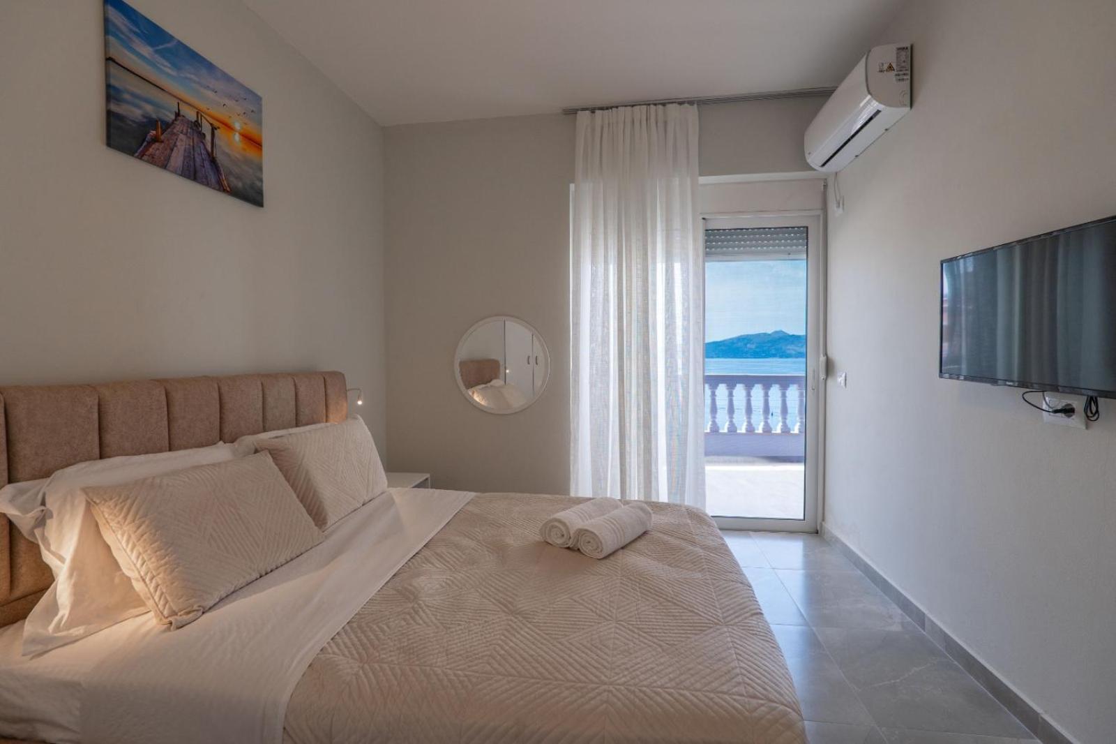 Esel Apartments Sarandë Buitenkant foto