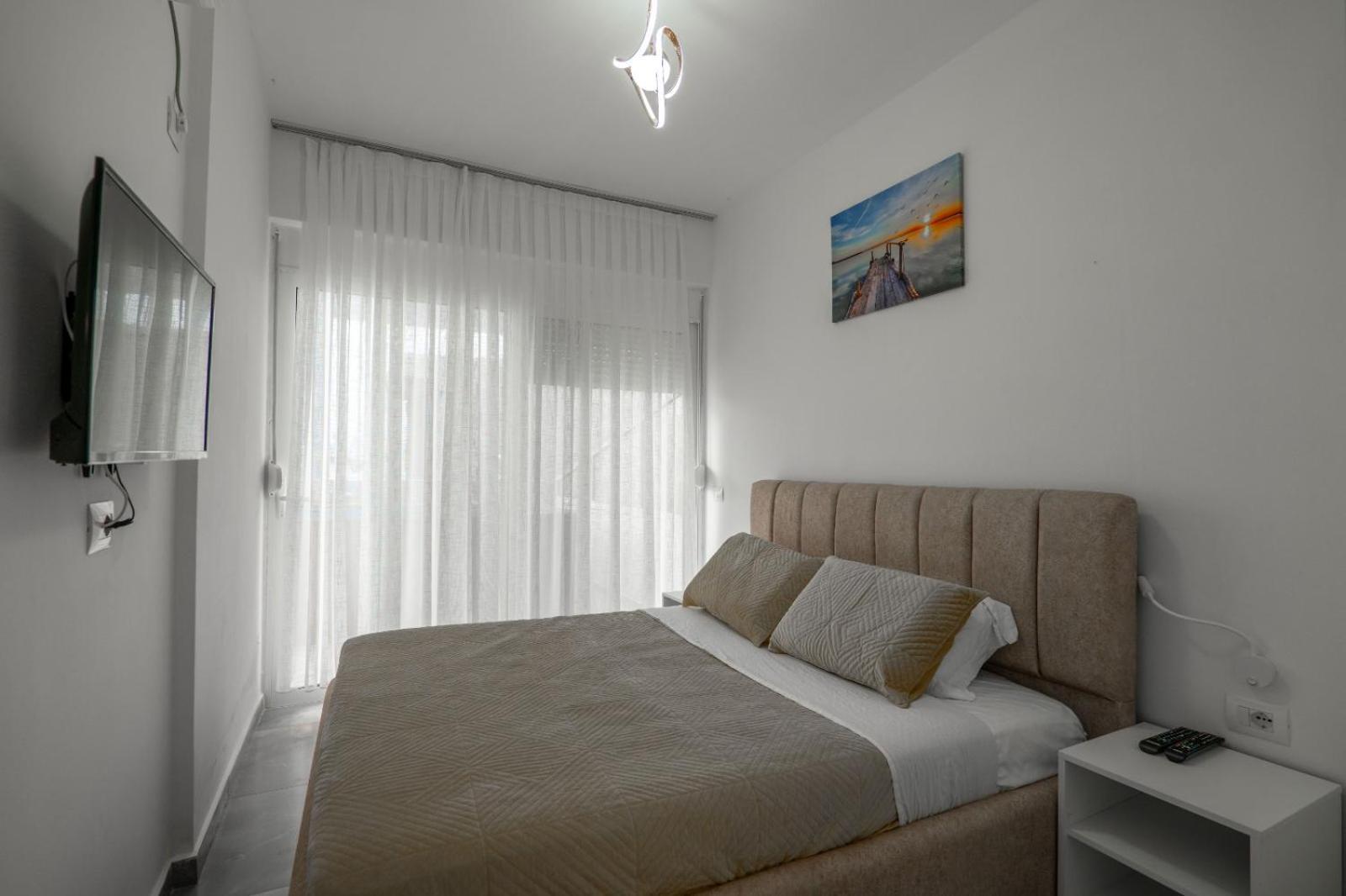 Esel Apartments Sarandë Buitenkant foto