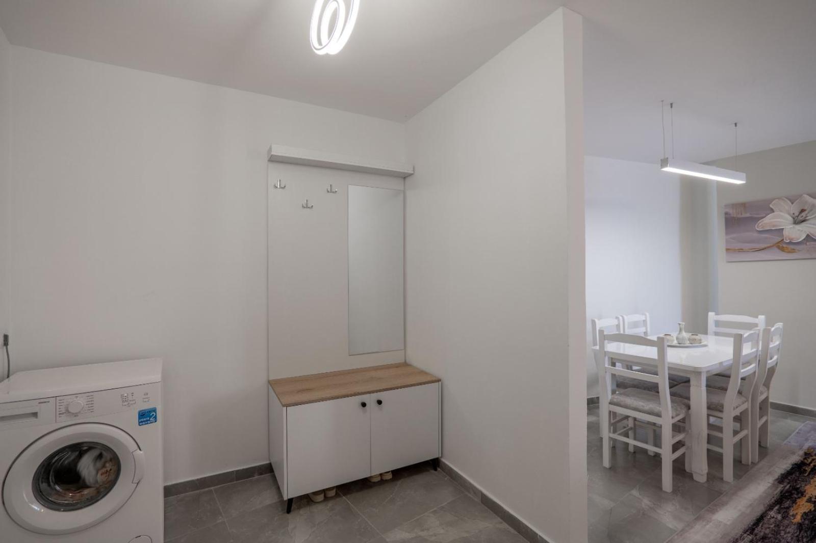 Esel Apartments Sarandë Buitenkant foto
