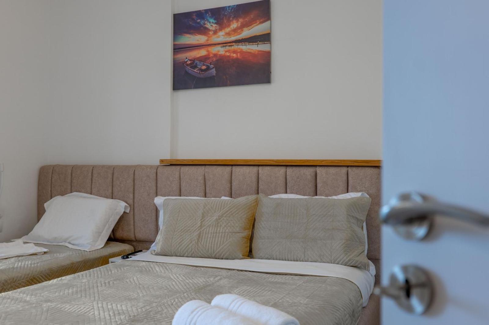 Esel Apartments Sarandë Buitenkant foto