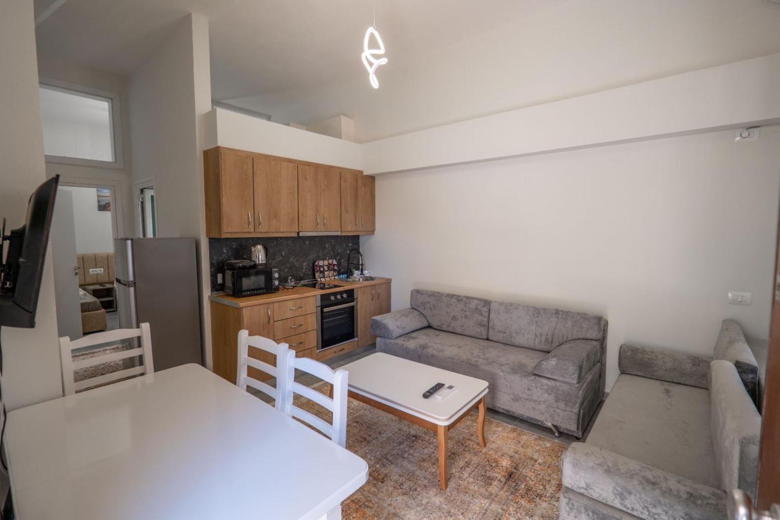 Esel Apartments Sarandë Buitenkant foto