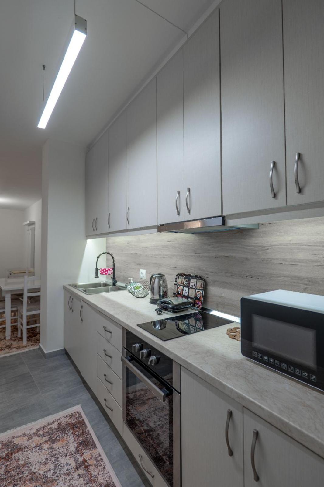 Esel Apartments Sarandë Buitenkant foto