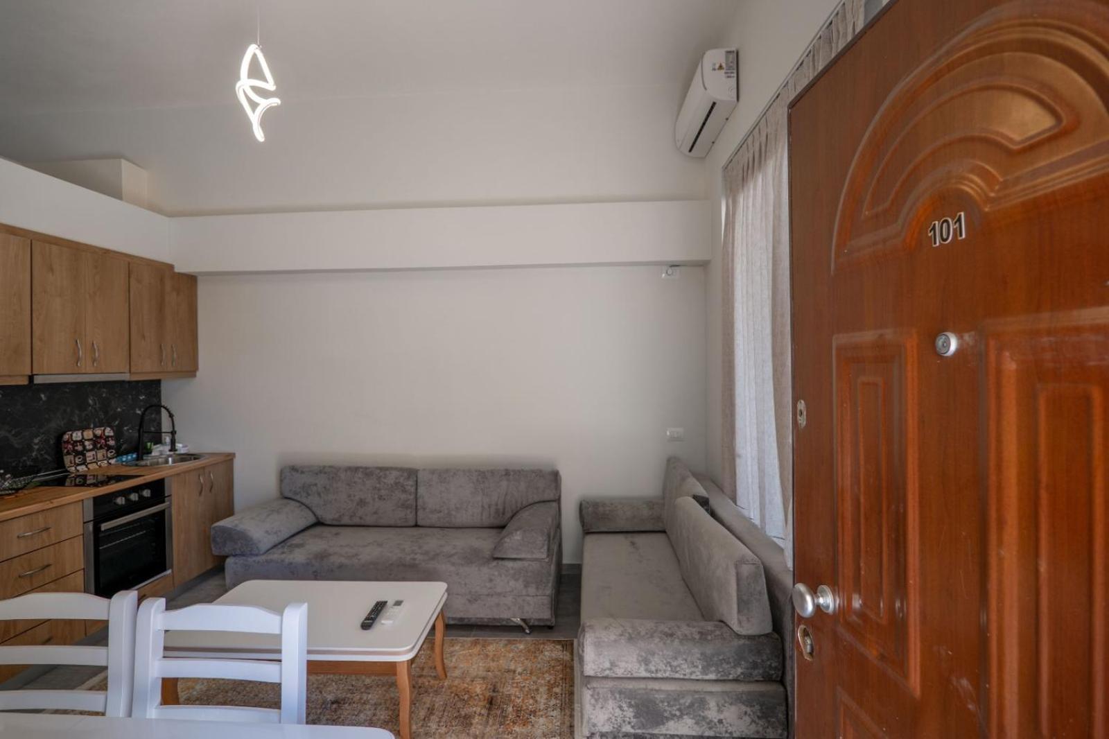 Esel Apartments Sarandë Buitenkant foto