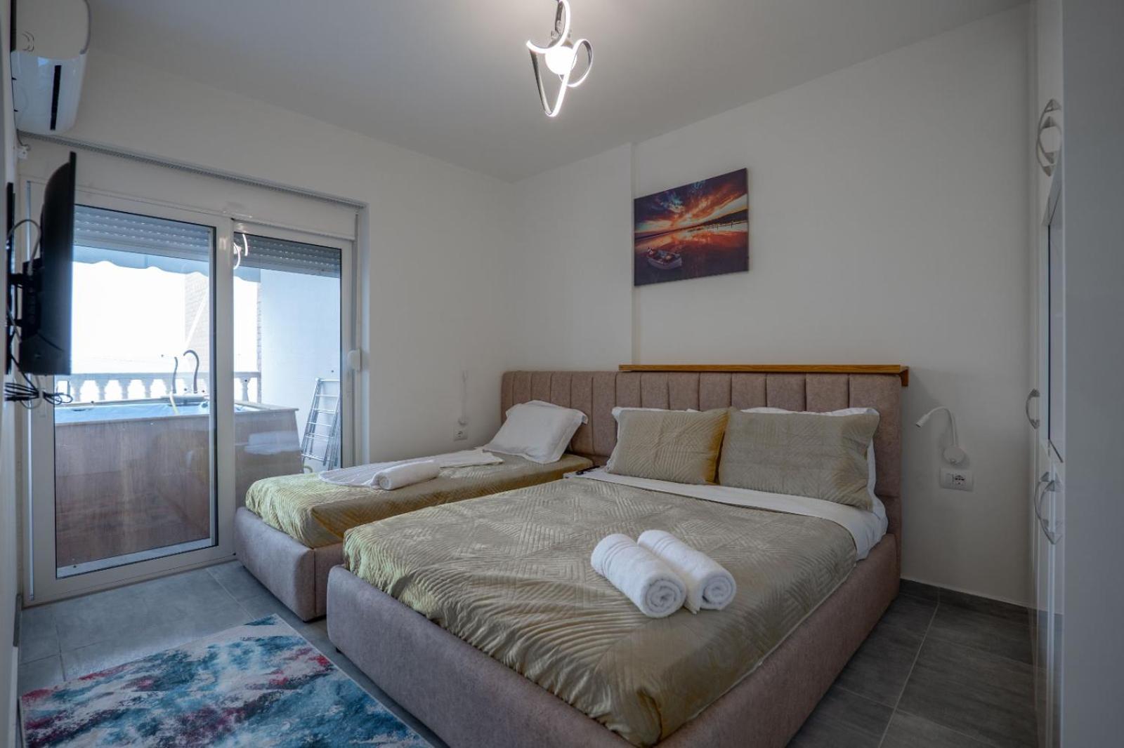Esel Apartments Sarandë Buitenkant foto