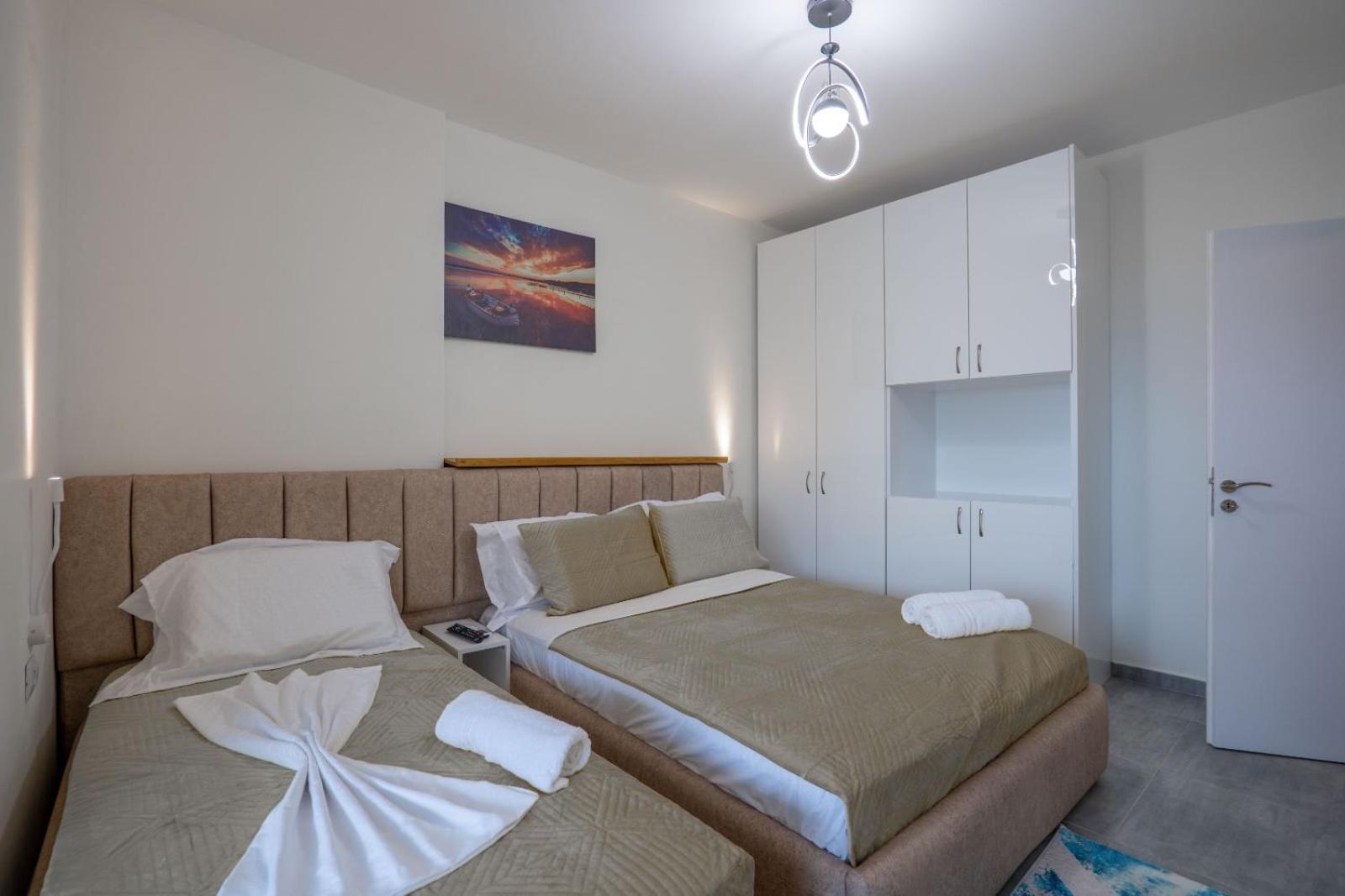 Esel Apartments Sarandë Buitenkant foto