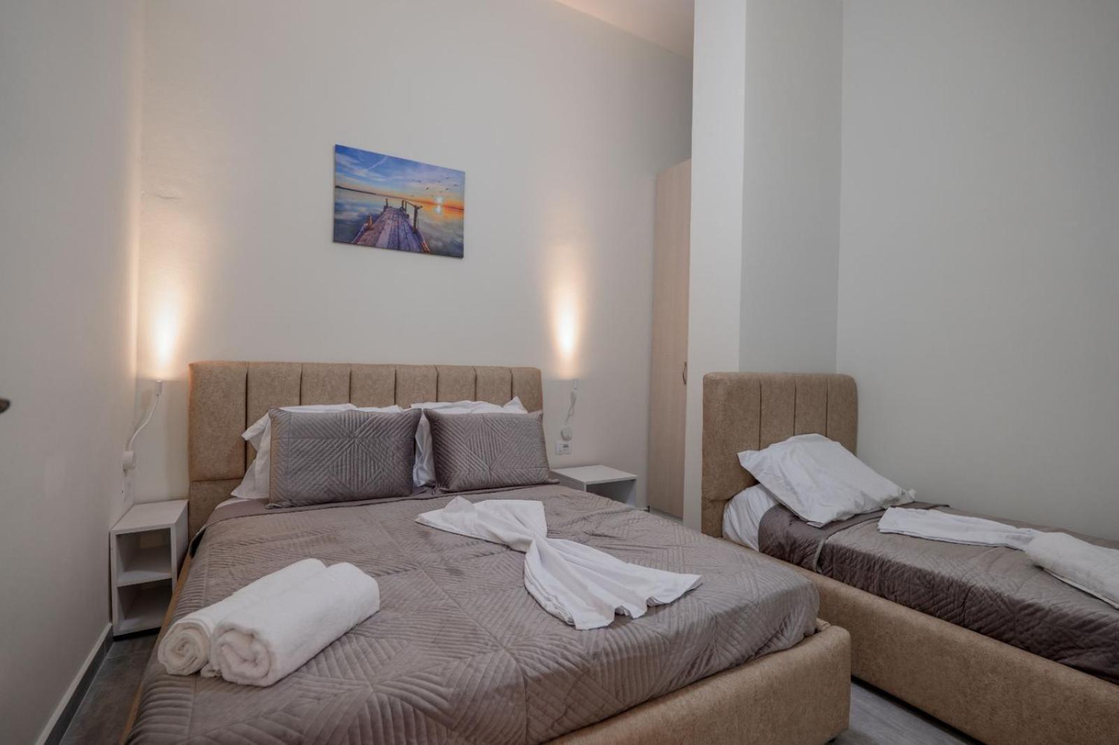 Esel Apartments Sarandë Buitenkant foto
