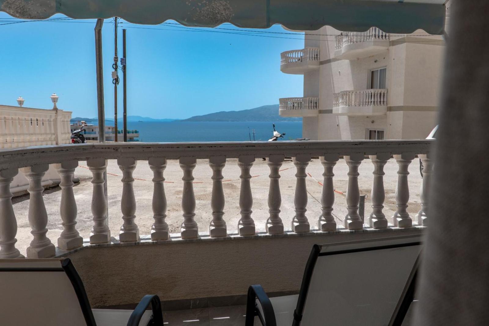 Esel Apartments Sarandë Buitenkant foto