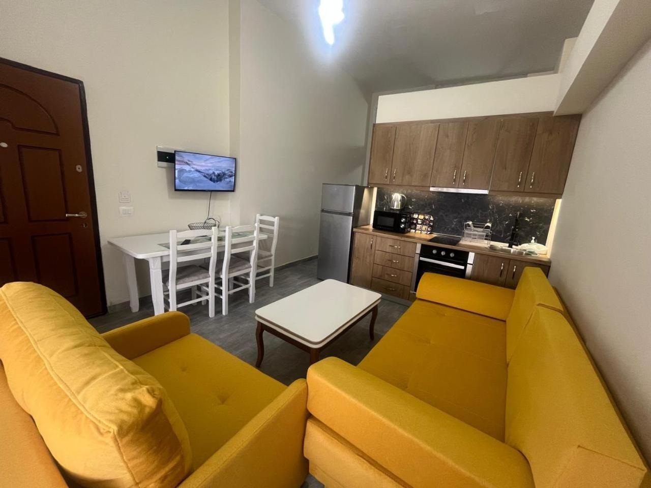 Esel Apartments Sarandë Buitenkant foto